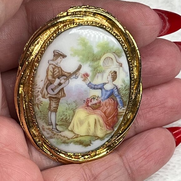Antique Gold-Plated Porcelain Brooch With Romantic Scene Hand-Painted - Picture 3 of 4